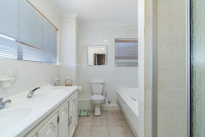 To Let 3 Bedroom Property for Rent in Sonstraal Heights Western Cape